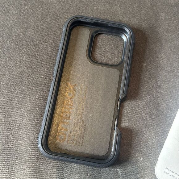 OtterBox Defender Pro Black iPhone 16 Pro Case MagSafe NEW Open Box - Picture 3 of 11